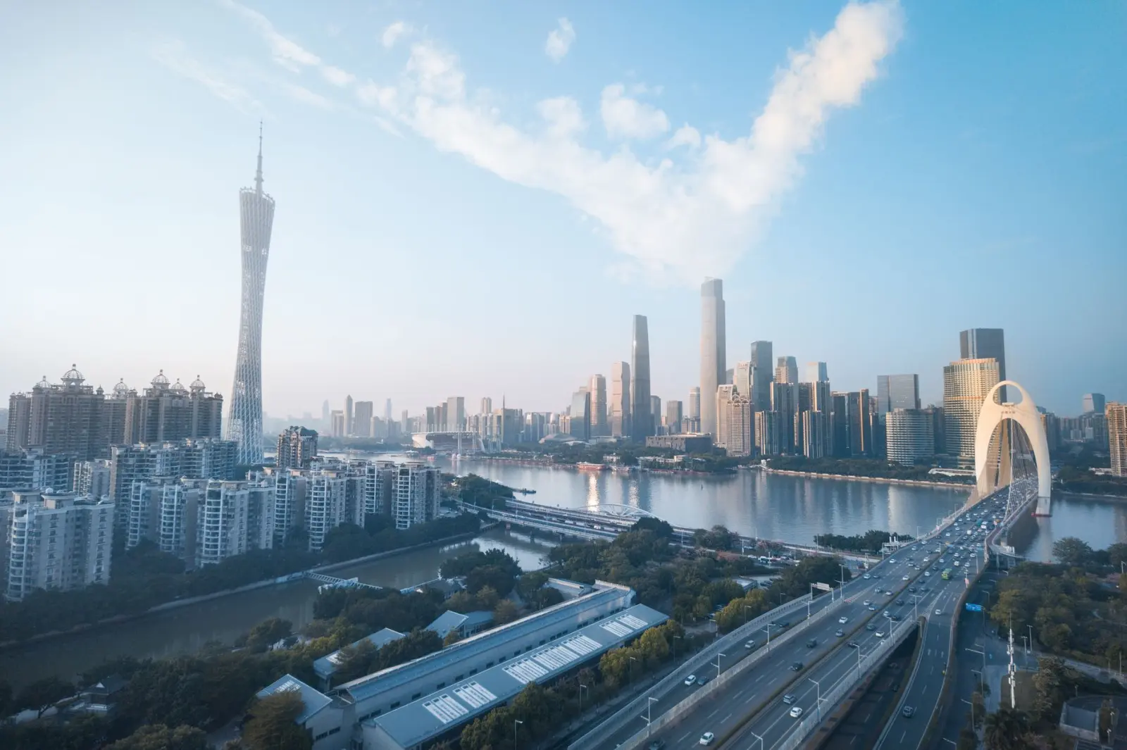 海南企业移动端转型：小程序与APP开发的关键技术选型分析