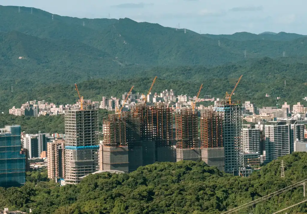 海南企业移动应用开发：2025年小程序与原生APP技术选型对比分析